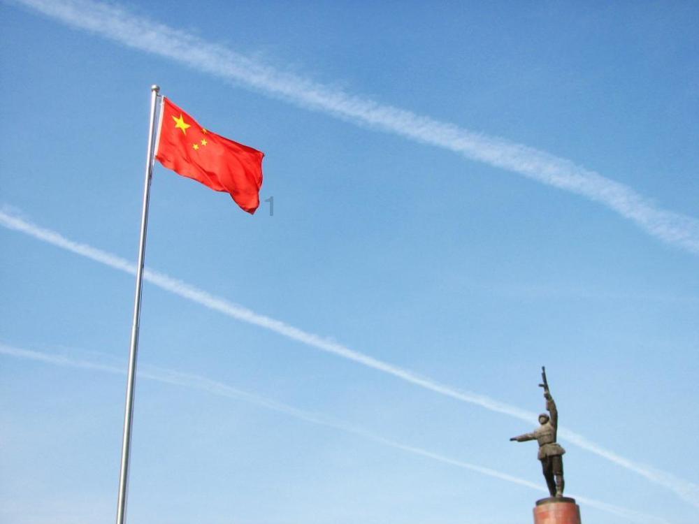 娃娃坐拥千万粉丝,16岁摆地摊到身价上亿,靠野路子闯出一片天