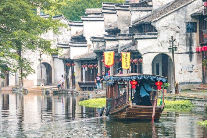 五大公募评市场异动:两因素致核心股指震荡下行 部分领域的细分龙头公司已极具性价比